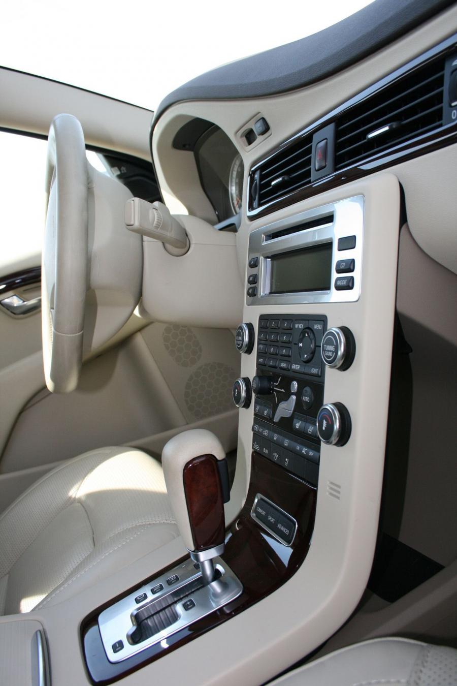  Volvo S80 AWD V8 2007 года  (фото 26 из 45)